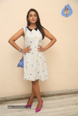 Madhu Shalini Photos - 21 of 26