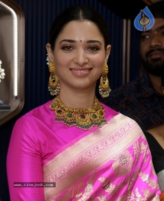 Malabar Gold New Showroom Launched By Tamanna - 12 of 18