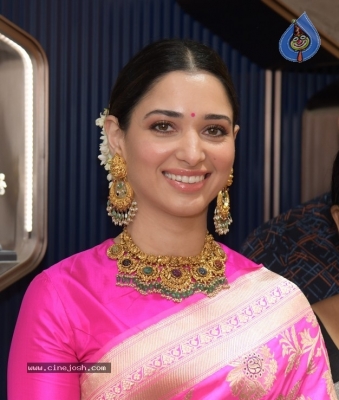 Malabar Gold New Showroom Launched By Tamanna - 16 of 18