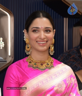Malabar Gold New Showroom Launched By Tamanna - 18 of 18