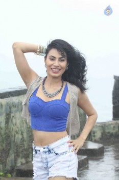 Manisha Kelkar Glamorous Rain Photo Shoot - 9 of 26