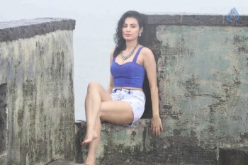 Manisha Kelkar Glamorous Rain Photo Shoot - 11 of 26