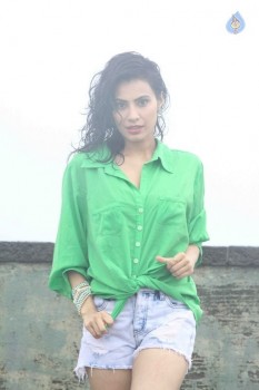 Manisha Kelkar Glamorous Rain Photo Shoot - 12 of 26