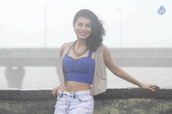 Manisha Kelkar Glamorous Rain Photo Shoot - 16 of 26