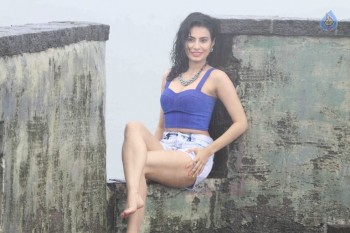 Manisha Kelkar Glamorous Rain Photo Shoot - 21 of 26