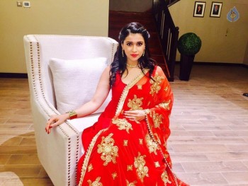 Mannara Chopra Gallery - 1 of 6