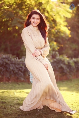 Mannara Chopra New Pics - 6 of 13