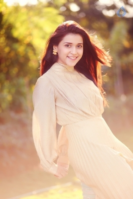 Mannara Chopra New Pics - 7 of 13