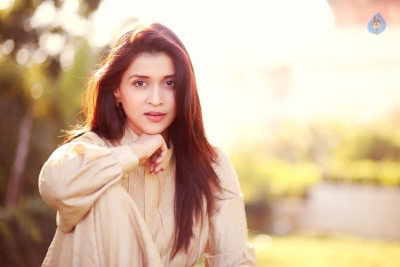 Mannara Chopra New Pics - 13 of 13