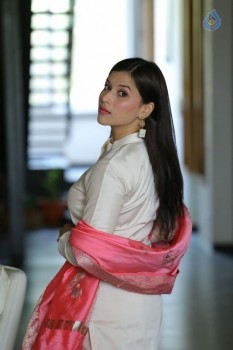 Mannara Chopra New Stills - 13 of 42