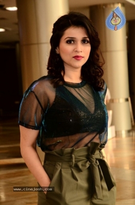 Mannara Chopra Photos - 14 of 32