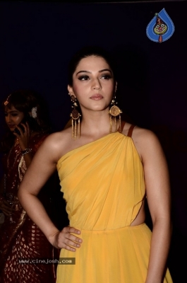 Mehreen at Zee Apsara Awards - 20 of 32