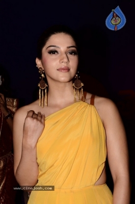 Mehreen at Zee Apsara Awards - 26 of 32