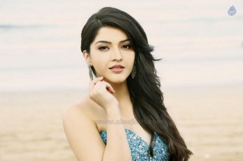 Mehreen Kaur New Gallery - 17 of 18