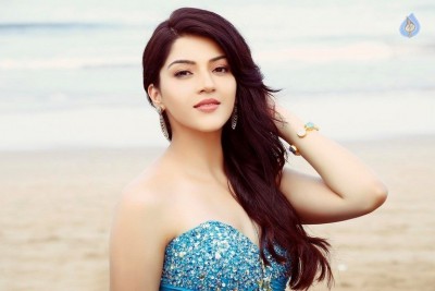 Mehreen Kaur Pirzada New Stills - 4 of 7