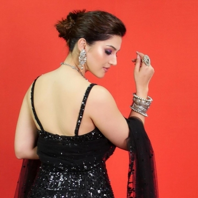 Mehreen Pirzada Photos - 14 of 17