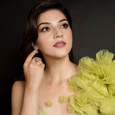 Mehreen Pirzada Photos - 1 of 9