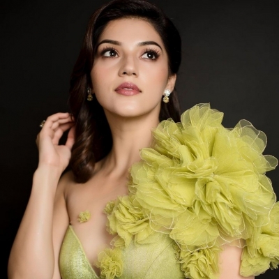 Mehreen Pirzada Photos - 2 of 9