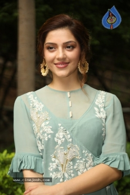 Mehreen Pirzada Pics - 8 of 9