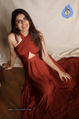 Model Twiinkle Saaj Photos - 2 of 16