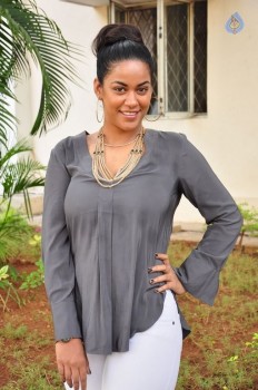 Mumaith Khan Latest Pics - 33 of 38