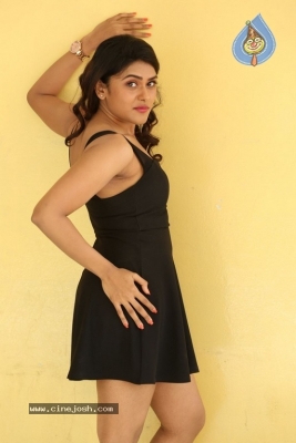 Naira Shah New Photos - 37 of 33