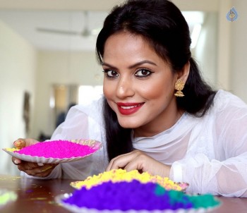 Neetu Chandra Dry Holi Photoshoot - 3 of 24