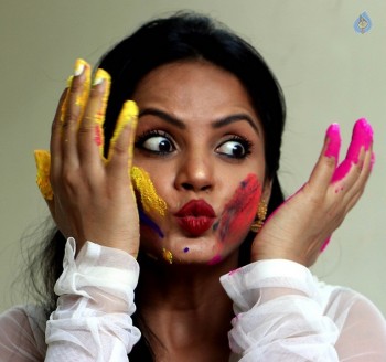 Neetu Chandra Dry Holi Photoshoot - 4 of 24