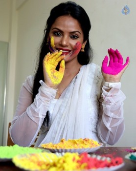 Neetu Chandra Dry Holi Photoshoot - 6 of 24