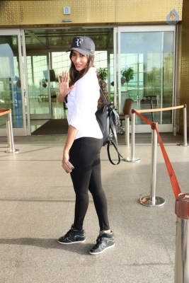Pooja Hegde Spotted at Airport - 9 of 10