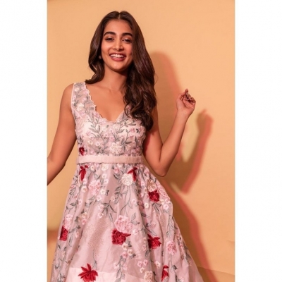 Pooja Hegde Stills - 12 of 14
