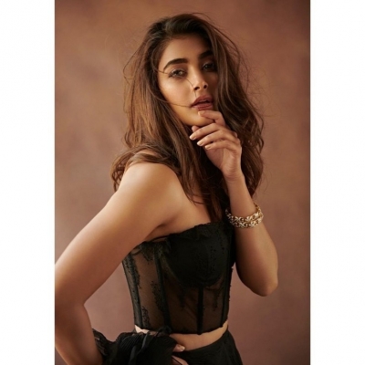 Pooja Hegde Stills - 13 of 14