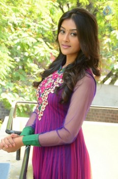 Pooja Jhaveri New Pics - 2 of 41