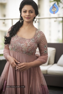 Pooja Kumar New Photo Shoot - 3 of 9