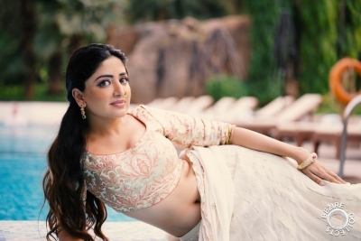 Poonam Kaur Latest Photo Shoot - 6 of 8