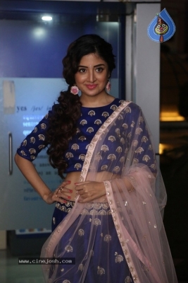 Poonam Kaur Photos - 13 of 29