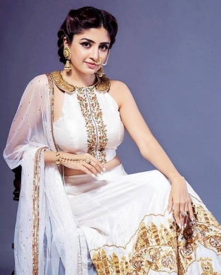 Poonam Kaur Photoshoot - 1 of 4