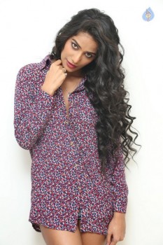 Poonam Pandey Glamorous Photo Shoot - 11 of 32