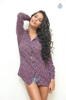Poonam Pandey Glamorous Photo Shoot - 20 of 32