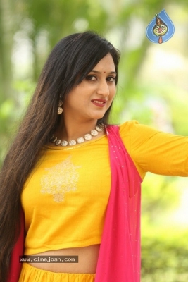 Poonam Sharma Stills (33 photos) page 2 | Photos Gallery