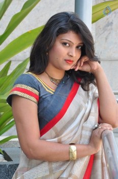 Praveena Photos - 20 of 42
