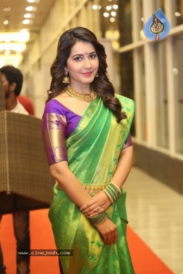 Raashi Khanna Gallery - 33 of 38