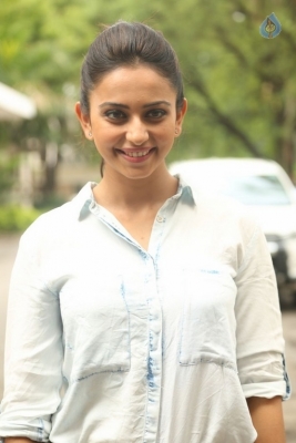 Rakul Preet Singh New Photos - 13 of 35