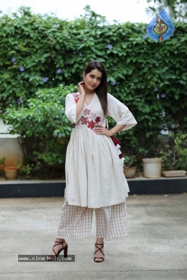 Rashi Khanna New Pics - 1 of 8