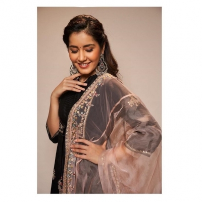Rashi Khanna Stills - 1 of 11