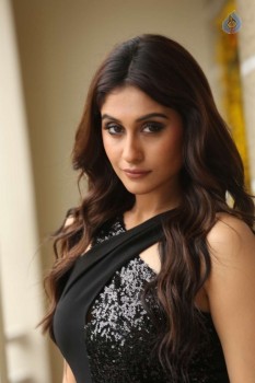 Regina Cassandra Images - 15 of 48