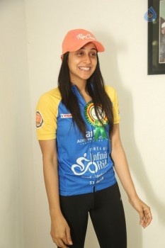 Regina Cassandra New Images - 13 of 41