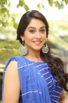 Regina Cassandra Photos - 10 of 24