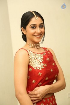 Regina Cassandra Photos - 10 of 41