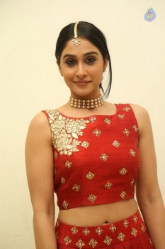 Regina Cassandra Photos - 17 of 41